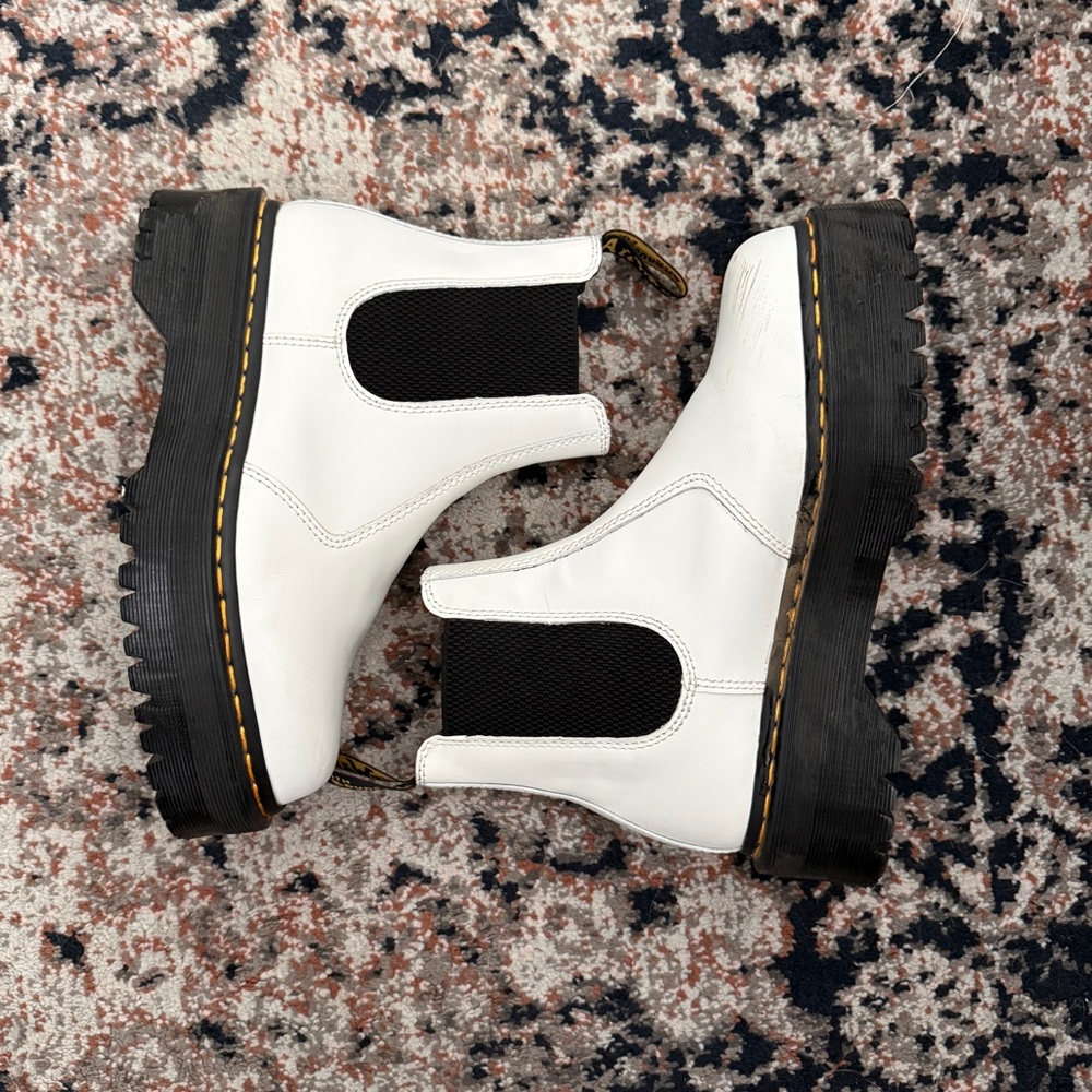 Dr. Martens 2976 Smooth Leather Platform Chelsea Boots